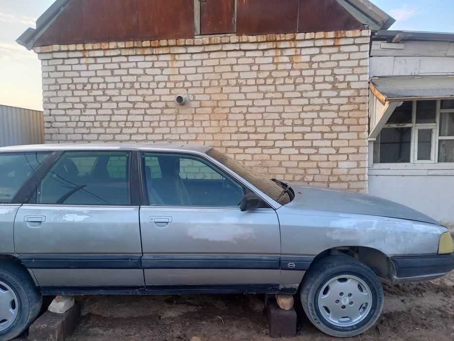 Automobile audi 100 селёдка