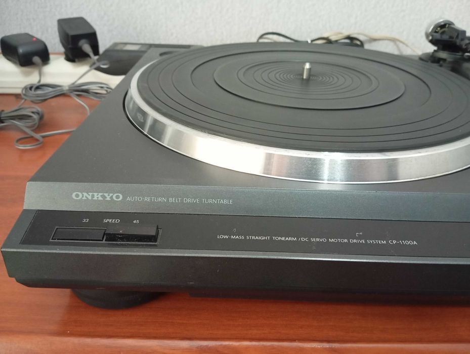 ONKYO проигрыватель винил дисков.