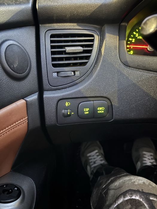 Kia sportage 2005 tractiune 4x4blocabil la buton model full automata