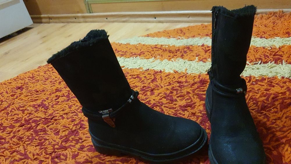 Продам обувь детскую