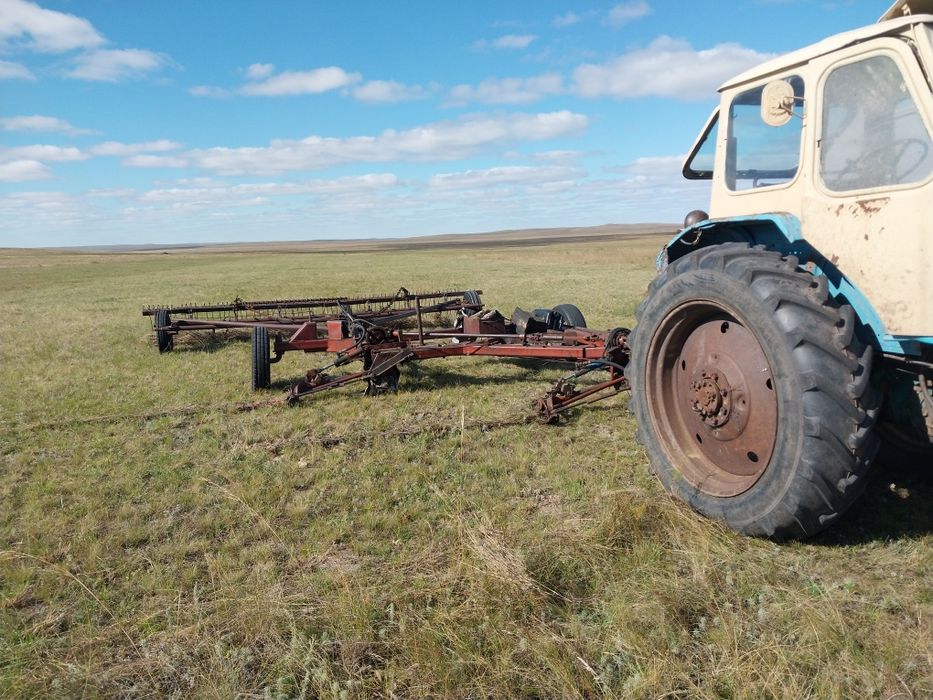 Продаётся  трактор юмызы в комплекте