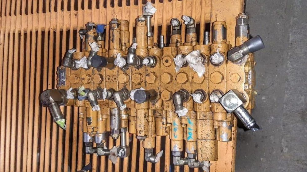 distribuitor miniexcavator caterpillar 301.6