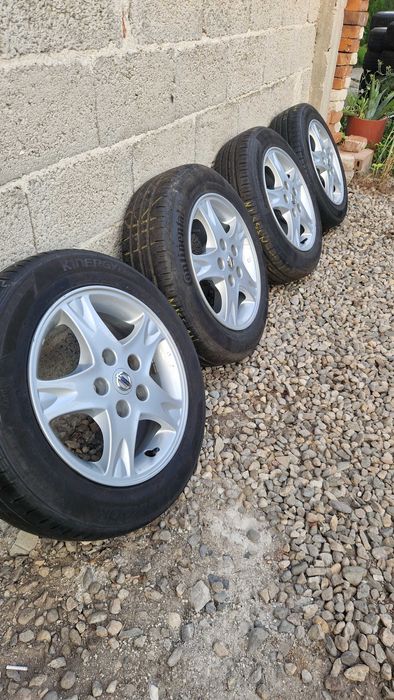NISSAN Джанти със летни гуми 175/65/15 6J×15  ET40 цо66,1  5×114,3