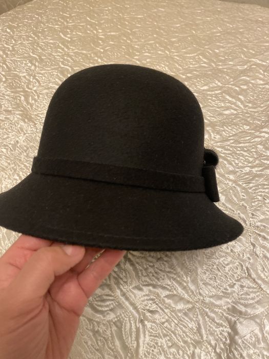 Шляпка черная класическая