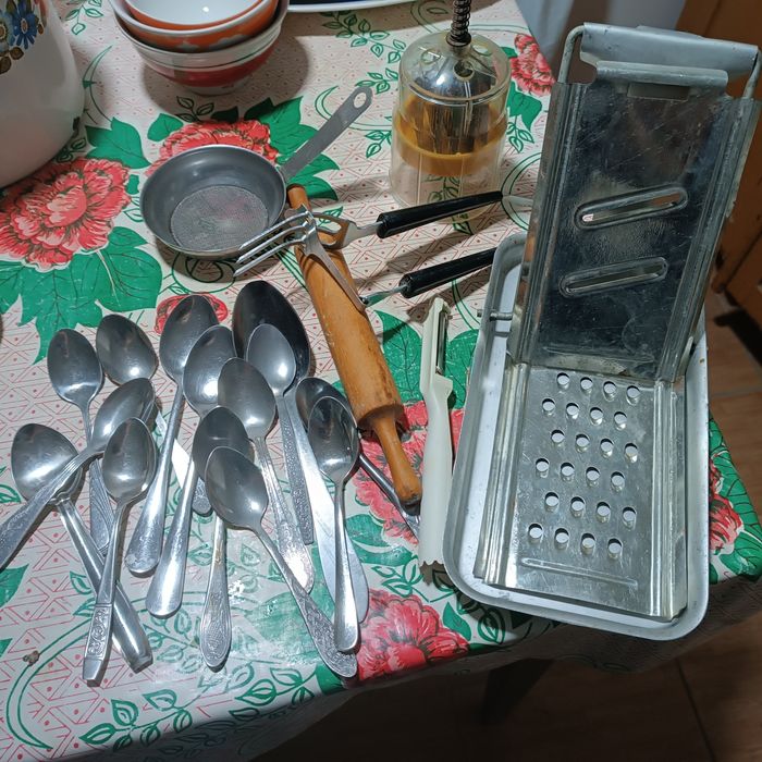 кухонный инвентарь, кастрюли