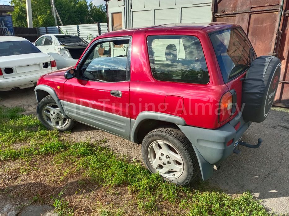 Фендера V1 на крылья Toyota Rav4