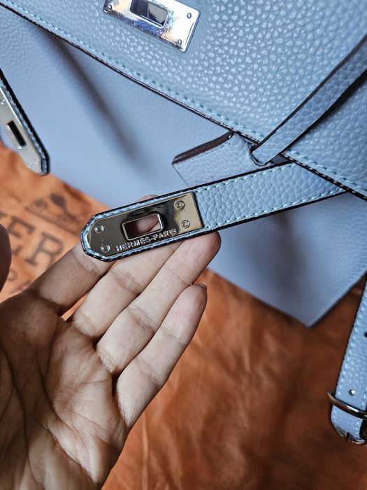 Синя кожена чанта