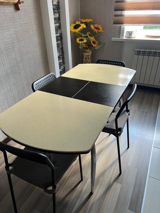 Продам стол обеденный