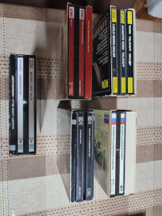 CD uri muzică în stare foarte bună