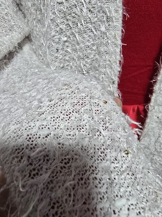 Cardigan alb model pene de struț, model asimetric