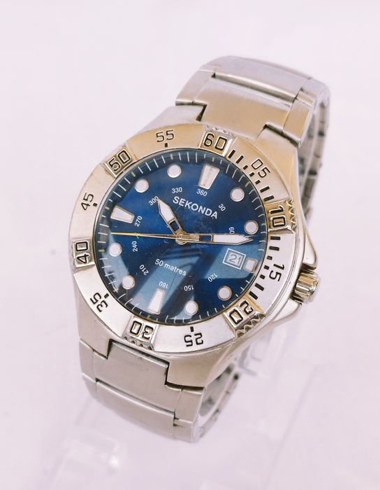 Ceas barbatesc Sekonda, miscare cuart, din otel inoxidabil.