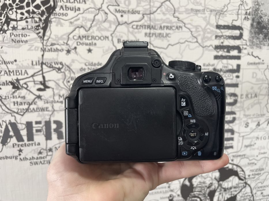 Продам Canon EOS 600D с объективом 18-55мм
