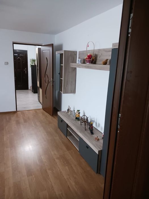 Inchiriez apartament