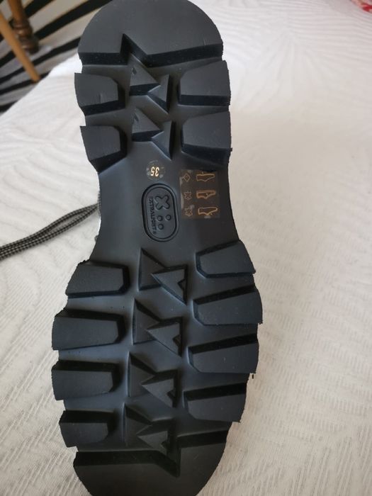 Vând ghete de piele noi, marimea 35