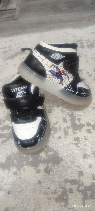 Кроссовки на мальчика