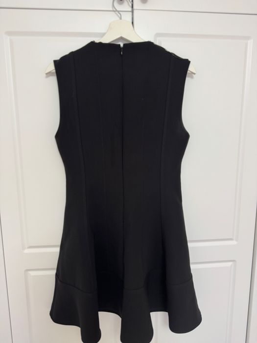 Нова къса рокля, разкроена долна част