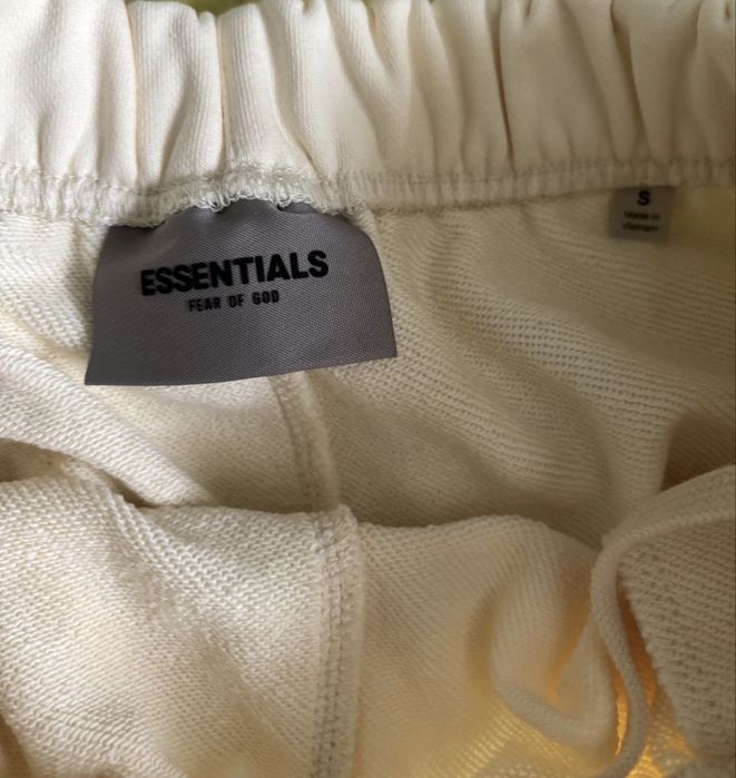 Essentials shorts два чифта