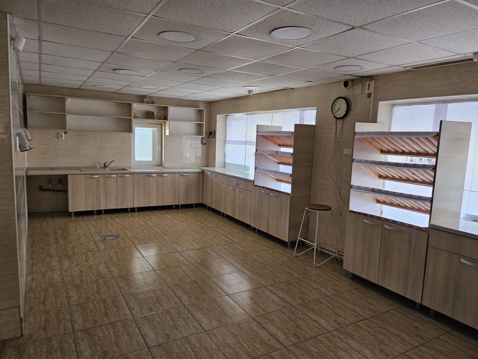 Vand Spatiu Comercial
