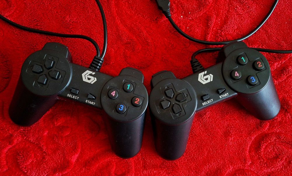 Set 2 Controller-e jocuri retro