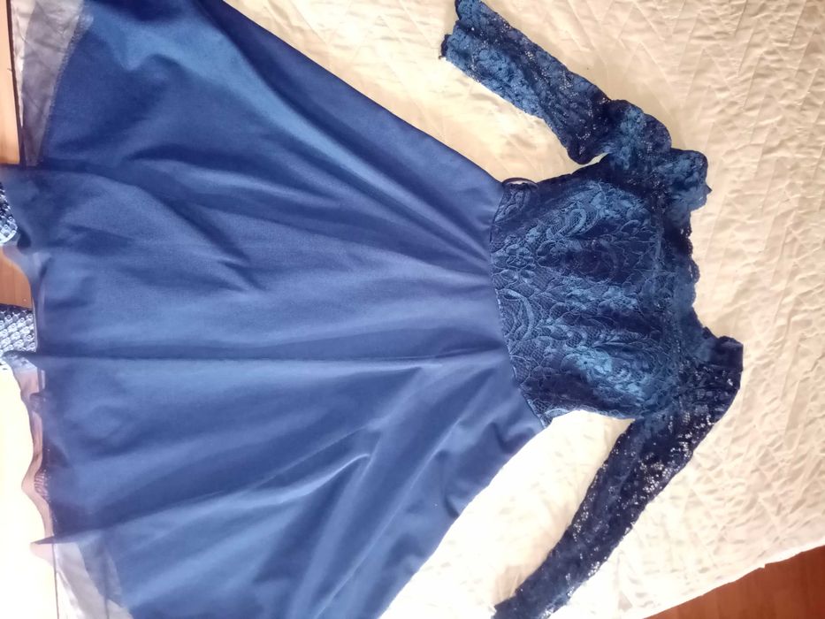 Намалям Офицялна рокля размер м, гол гръб