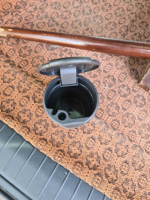 автомобильная пепельница