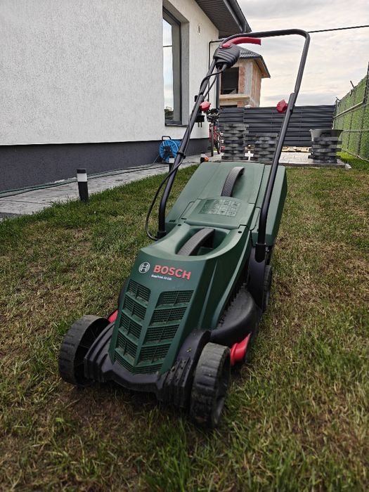 Masina de tuns gazon/iarba electrica Bosch EasyRotak 32-235, 32 cm latime taiere, 3 trepte de taiere, inaltime taiere 25 - 65 mm, sac colector 31 L