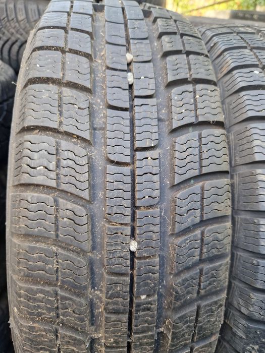 două cauciucuri 185 60 15 de iarnă,m+s