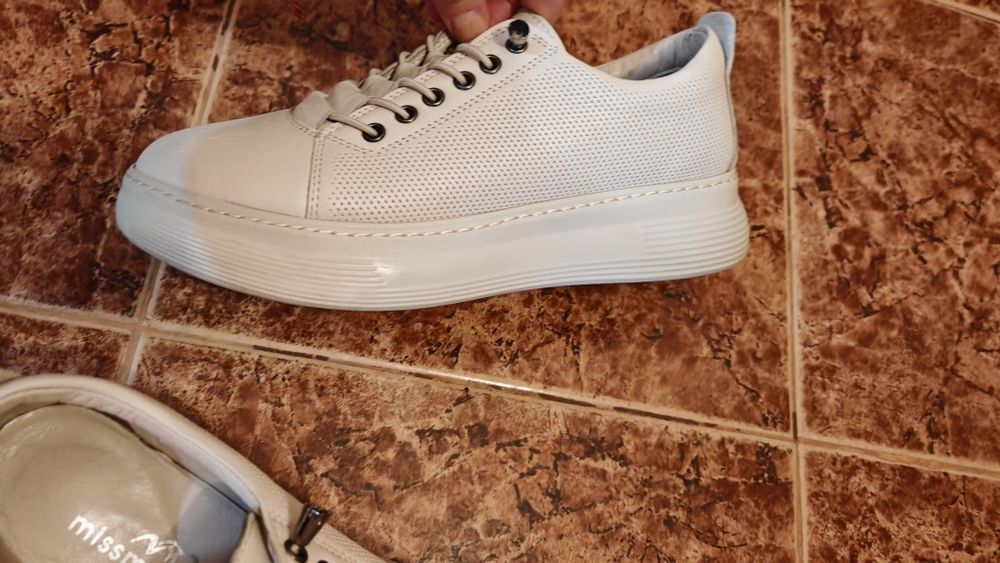 Здравейте, продавам обувки