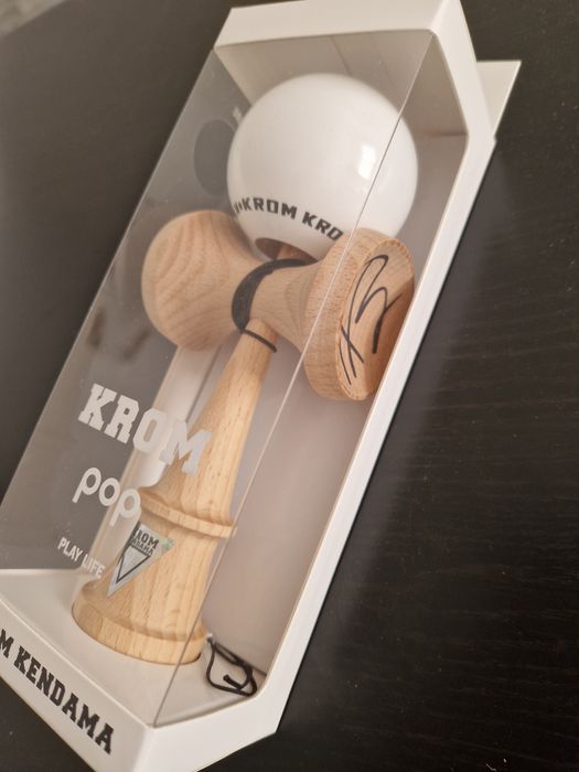 CADOU perfect ~ Kendama KROM cu Autograf