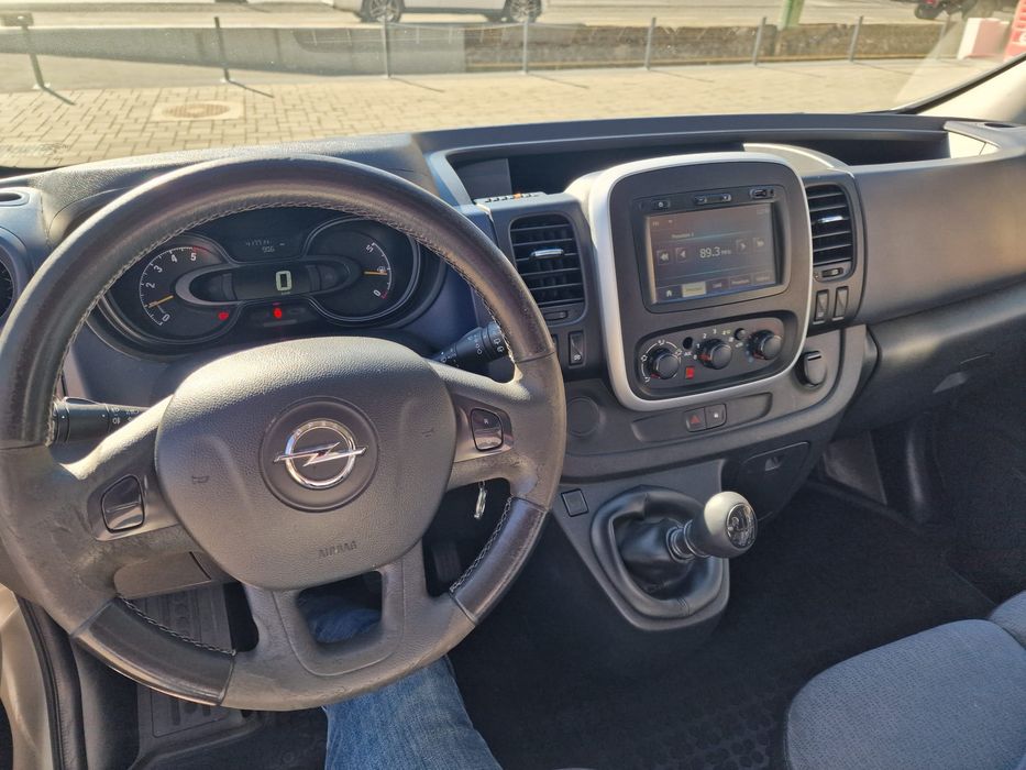 Vând Opel Vivado varianta lungă 8+1 locuri