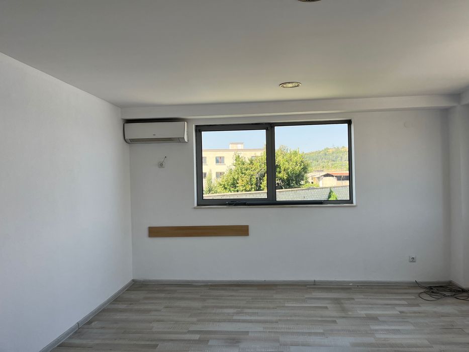 Дава се под наем Склад в Благоевград, Идеален център - 350 кв.м за 1275 € - Снимка #8