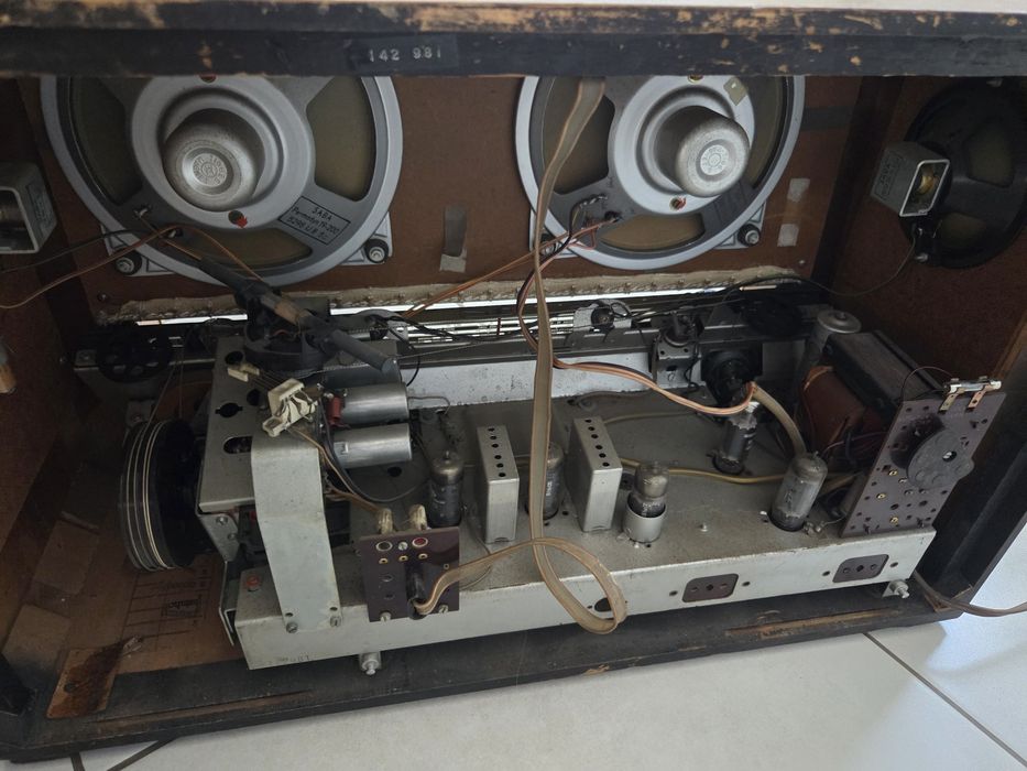 Radio pe lampi Saba functional