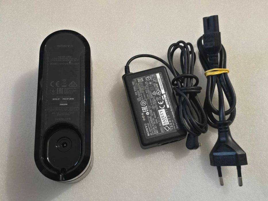 Stație de încărcare originala Sony PlayStation 4 (CUH-ZDC1), Alimentator Inclus
