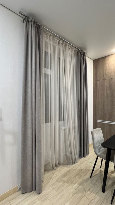 Продам шторы с тюлью и карнизом