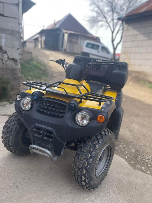 Vnd atv  de 200 în stare buna recent adus din Germania