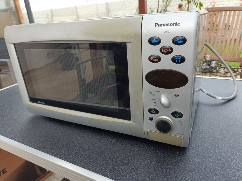 Cuptor cu microunde Panasonic 800w cu grill digital