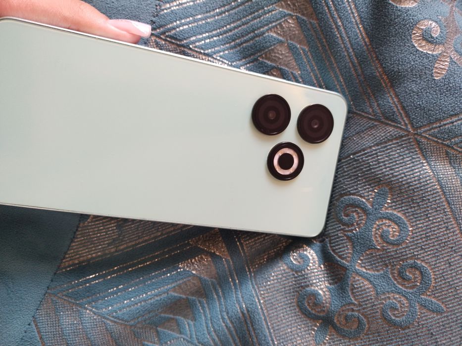 Срочно продам телефон Infinix smart8
