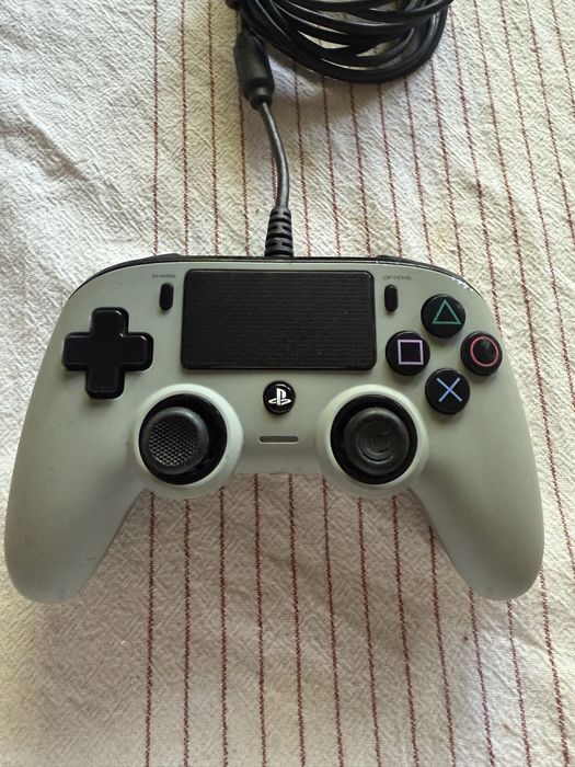 Controller cu fir PS4 Nacon Gry