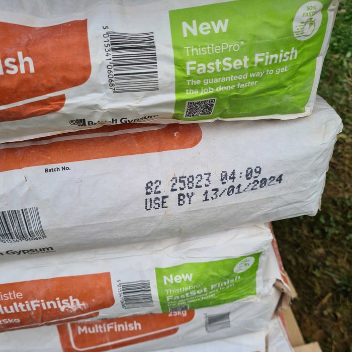 35 saci plaster (multifinish) adus din Anglia . Pret 90 lei pe sac