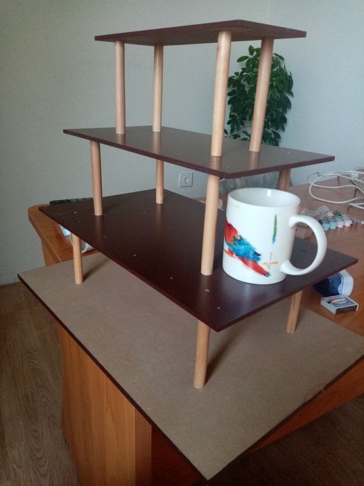 Полка подиум. Отлично для коллекционеров