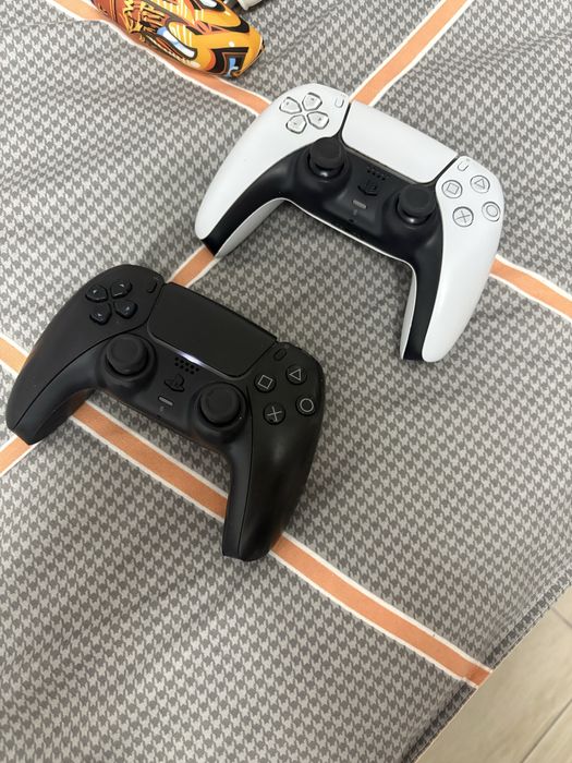 Vand ps5 digital cu 2 manete