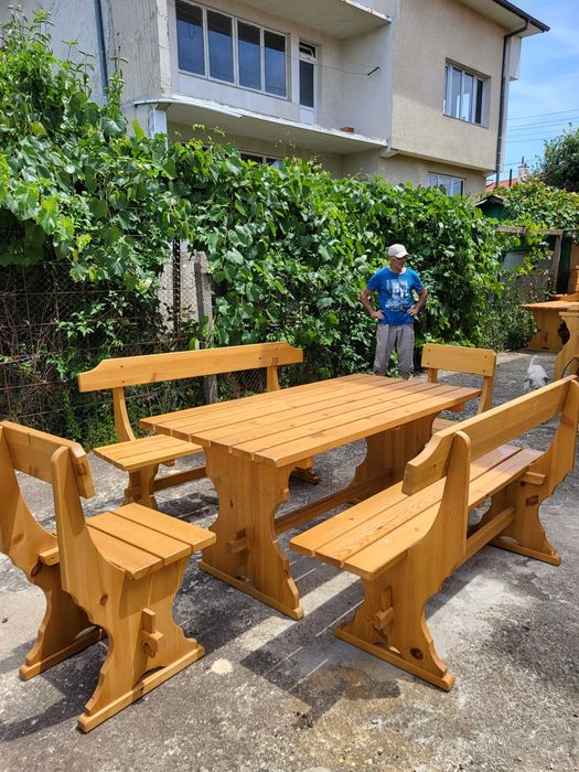 Градински маси с пейки и столчета