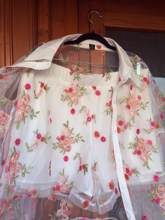 Compleu superb brodat