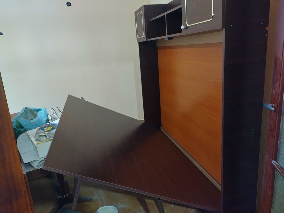 Продавам спалня-секция