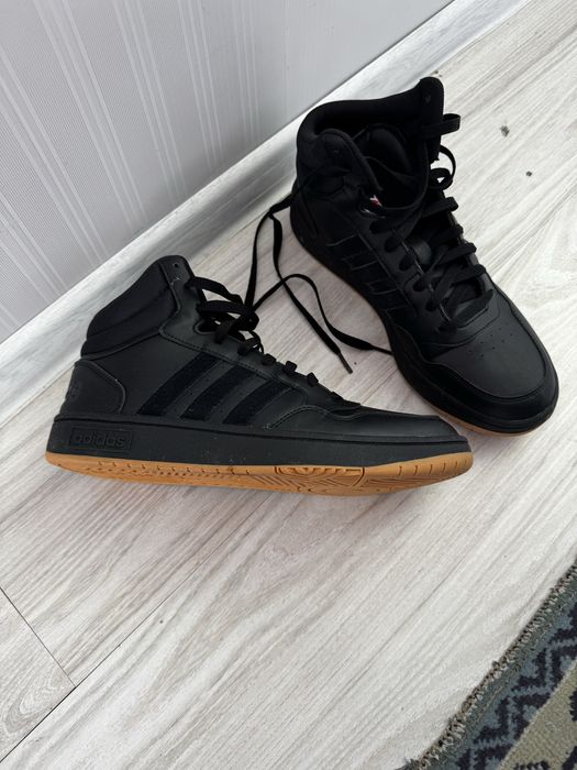 Адидас.            .