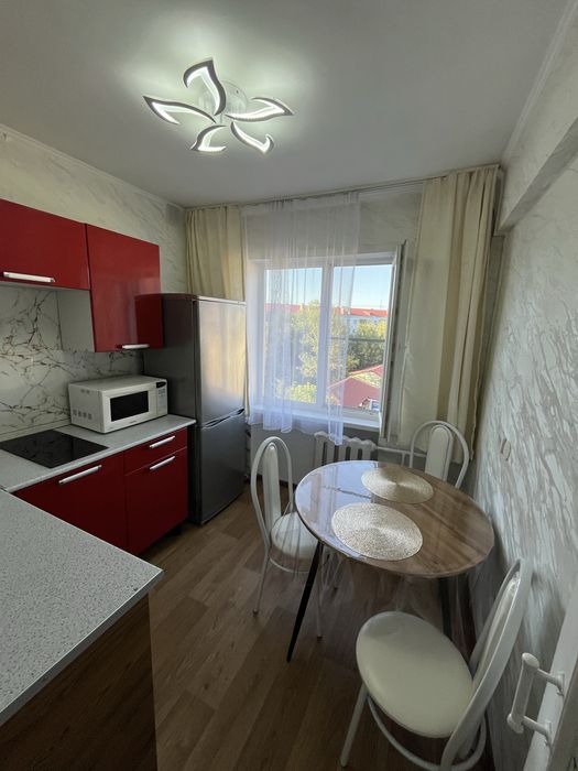 В продаже полуторка максима горького 82