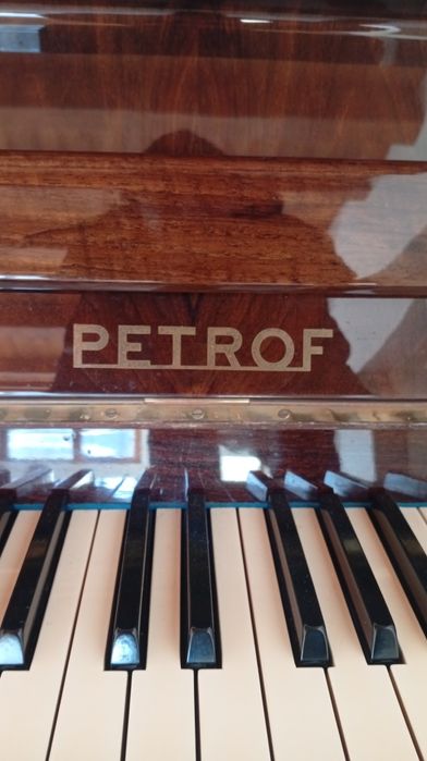 Pianina Petrof .