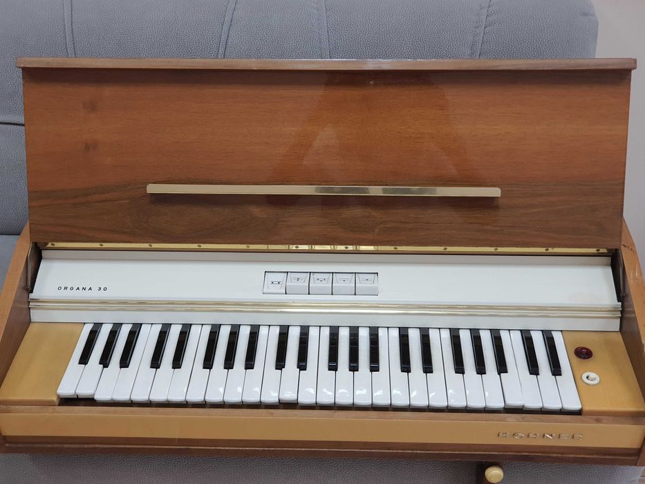 Ретро музикален инструмент Hohner ORGANA 30 / Органи / пиано