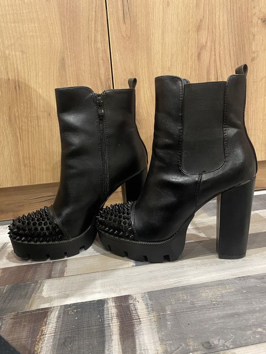 Зимни боти с шипове