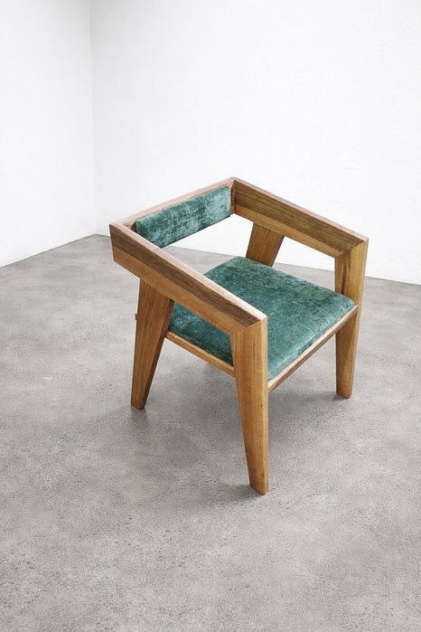 Стол от орех с зелена тапицерия